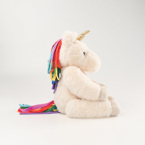 Wonderlings Gilbert Unicorn plush toy, side view.